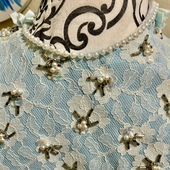 Vintage lace and pearl mini cape - Picture 4 of 14